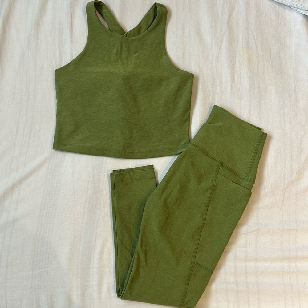 Beyond Yoga set in Fern